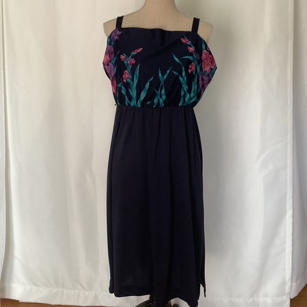 Navy floral summer dress with light cardigan ☀️🍉